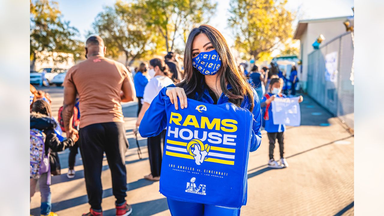 Los Angeles Rams Cheerleaders perform during the homecoming of the