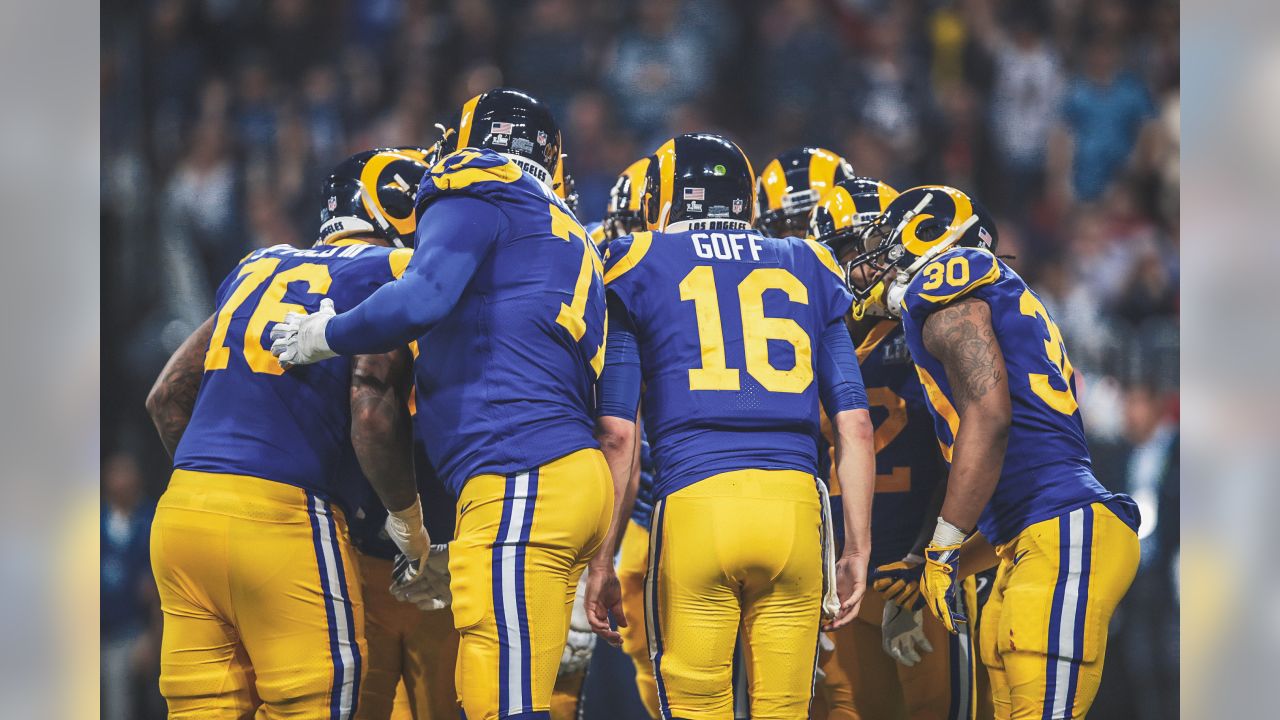 Los Angeles, CA, USA. 12th Jan, 2019. Los Angeles Rams running back C.J.  Anderson (35) breaking away from Dallas Cowboys cornerback Chidobe Awuzie  (24)during the NFL Divisional Playoffs game between Dallas Cowboys