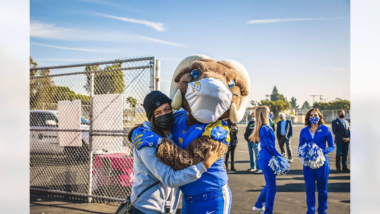 L.A. Rams Rookies Host Football Clinic in Inglewood – Los Angeles Sentinel