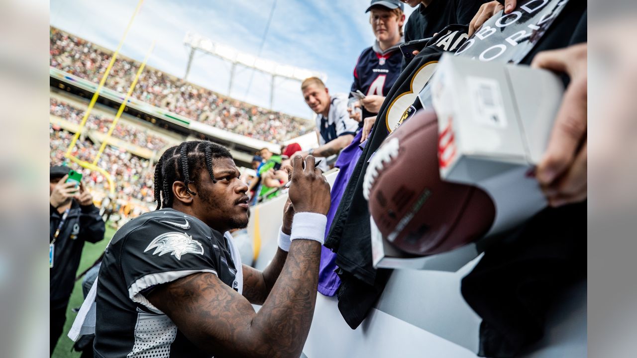 Lamar Jackson Wins Internet With Caring Act at the Pro Bowl Games -  EssentiallySports