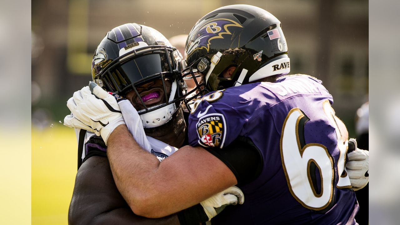 Baltimore Ravens linebacker Ray Lewis (52) celebrates the Ravens scoring a  safety on the New York Jets during the second quarter of the Ravens' 34-20  win, Sunday, Dec. 24, 2000, at PSINet