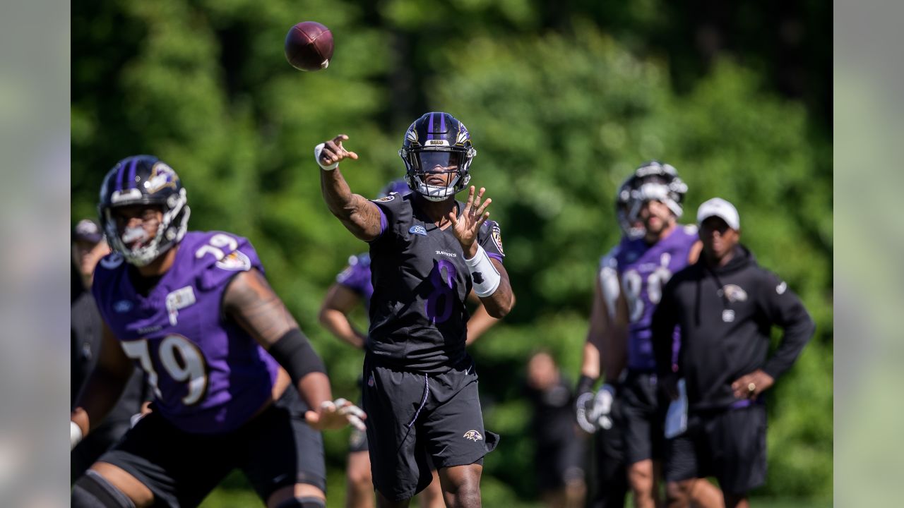 Ravens camp observations: What no wristband means for Lamar