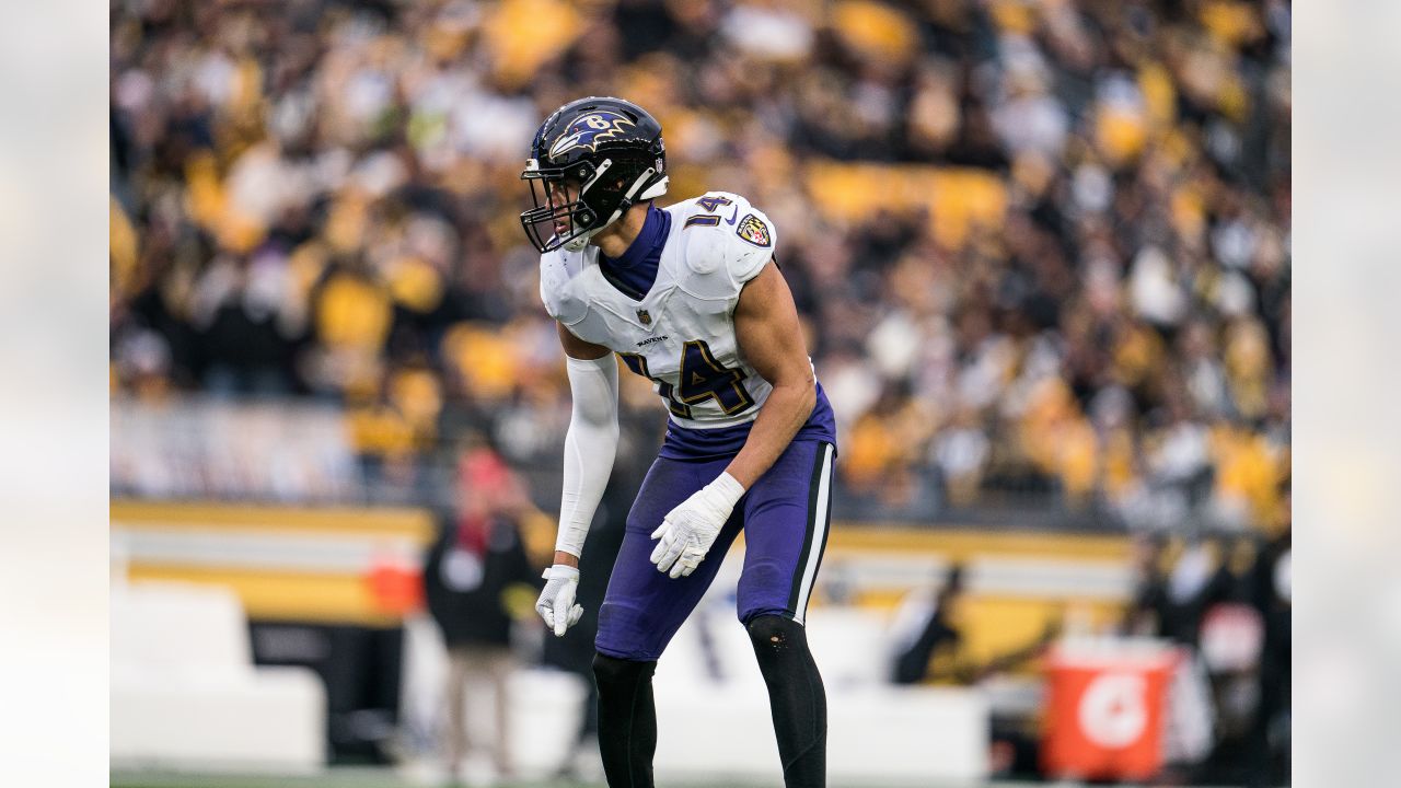 Baltimore Ravens tight end Josh Oliver (84) runs for the play during an NFL  wild-card football game against the Cincinnati Bengals on Sunday, Jan. 15,  2023, in Cincinnati. (AP Photo/Emilee Chinn Stock