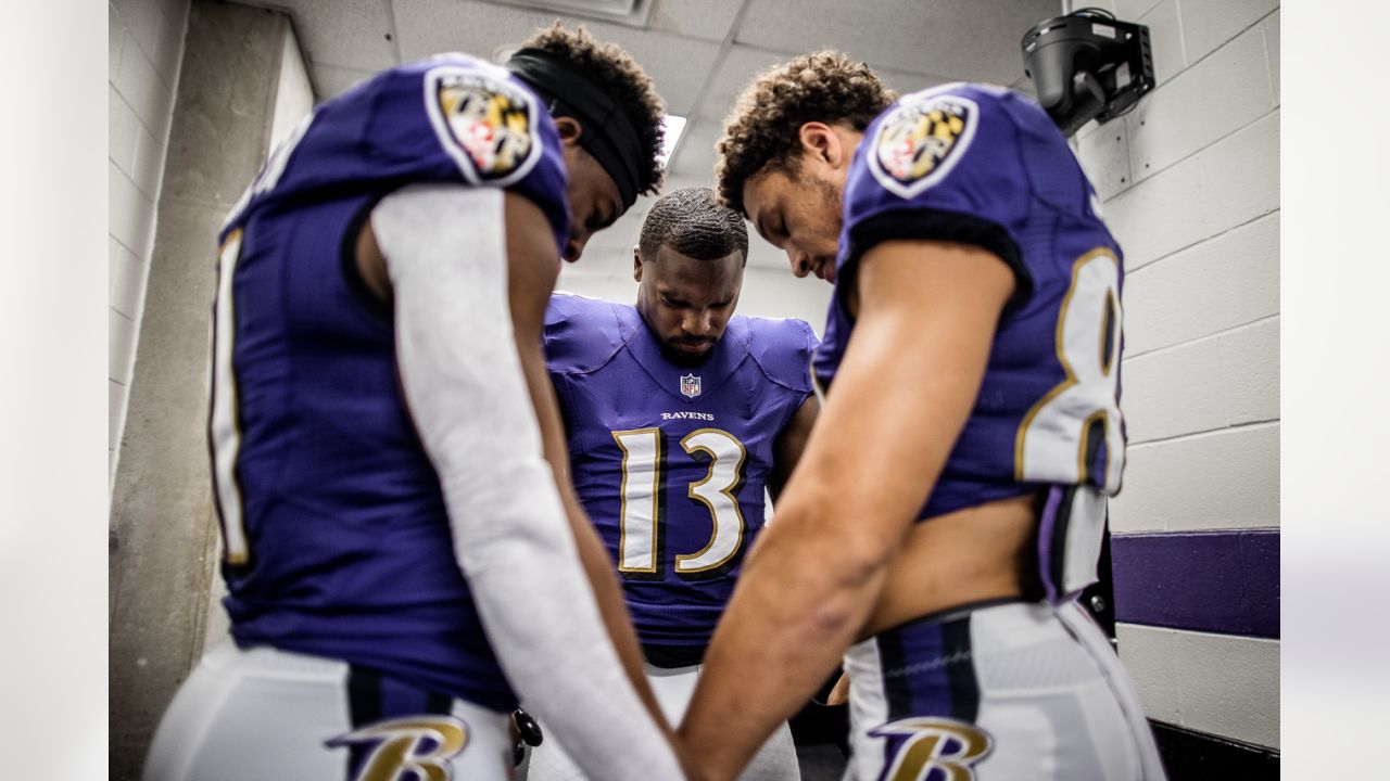 Baltimore, USA. 21st Oct 2018. Baltimore Ravens head coach John Harbaugh  congratulates players after a fumble recovery during a game against the New  Orleans Saints at M&T Bank Stadium in Baltimore, MD