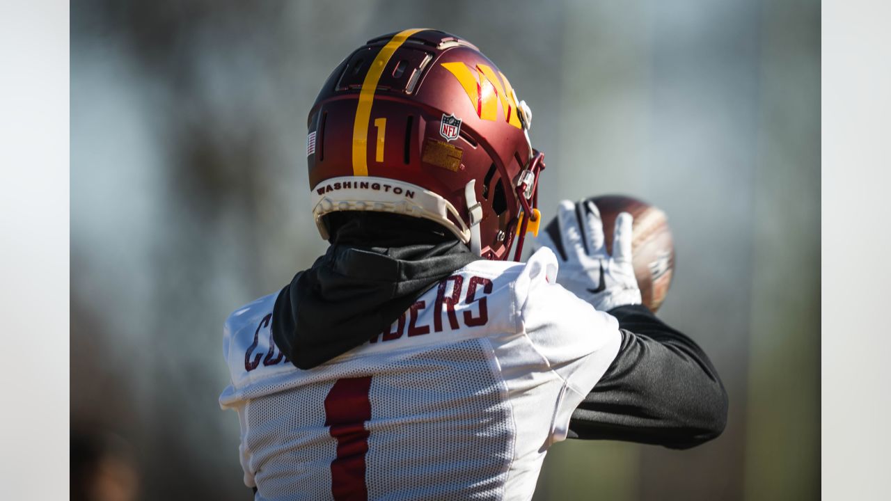 Jonathan Williams of the Washington Commanders runs in the backfield  News Photo - Getty Images