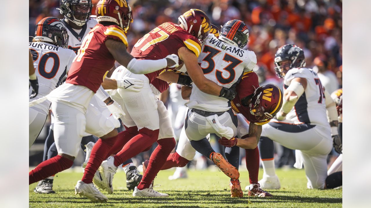 Washington Commanders defensive tackle Daron Payne (94) in the second half  of an NFL football game Sunday, Sept. 17, 2023, in Denver. (AP Photo/David  Zalubowski Stock Photo - Alamy