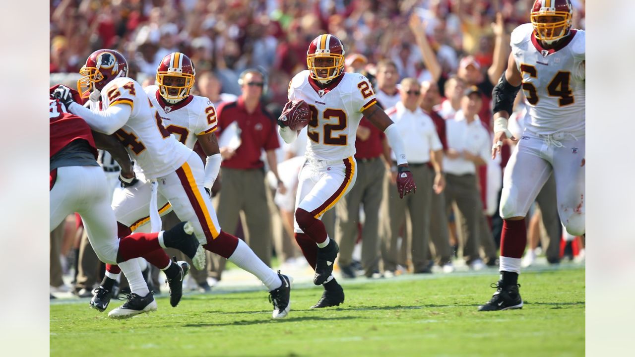 Washington Redskins Stephen Bowen celebrates with Barry Cofield