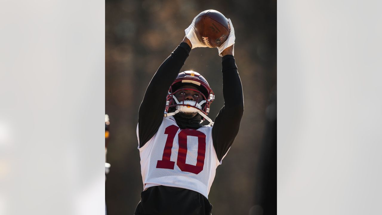 Washington Commanders running back Jonathan Williams (41) runs during an  NFL football game against the Jacksonville Jaguars, Sunday, Sept. 11, 2022  in Landover. (AP Photo/Daniel Kucin Jr Stock Photo - Alamy