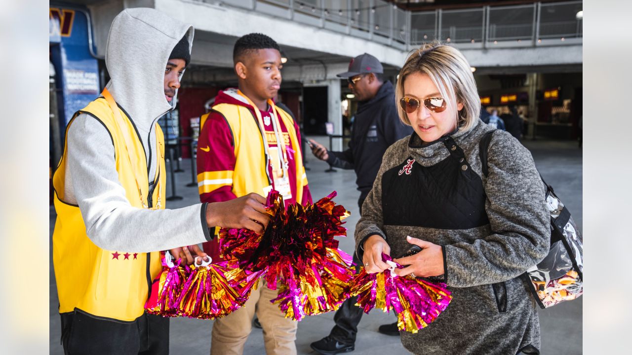 Washington Commanders on X: .@InovaHealth is giving away pink texting  gloves this Sunday at #Redskins #BCA Game. #PHIvsWAS Get there early to get  yours!  / X