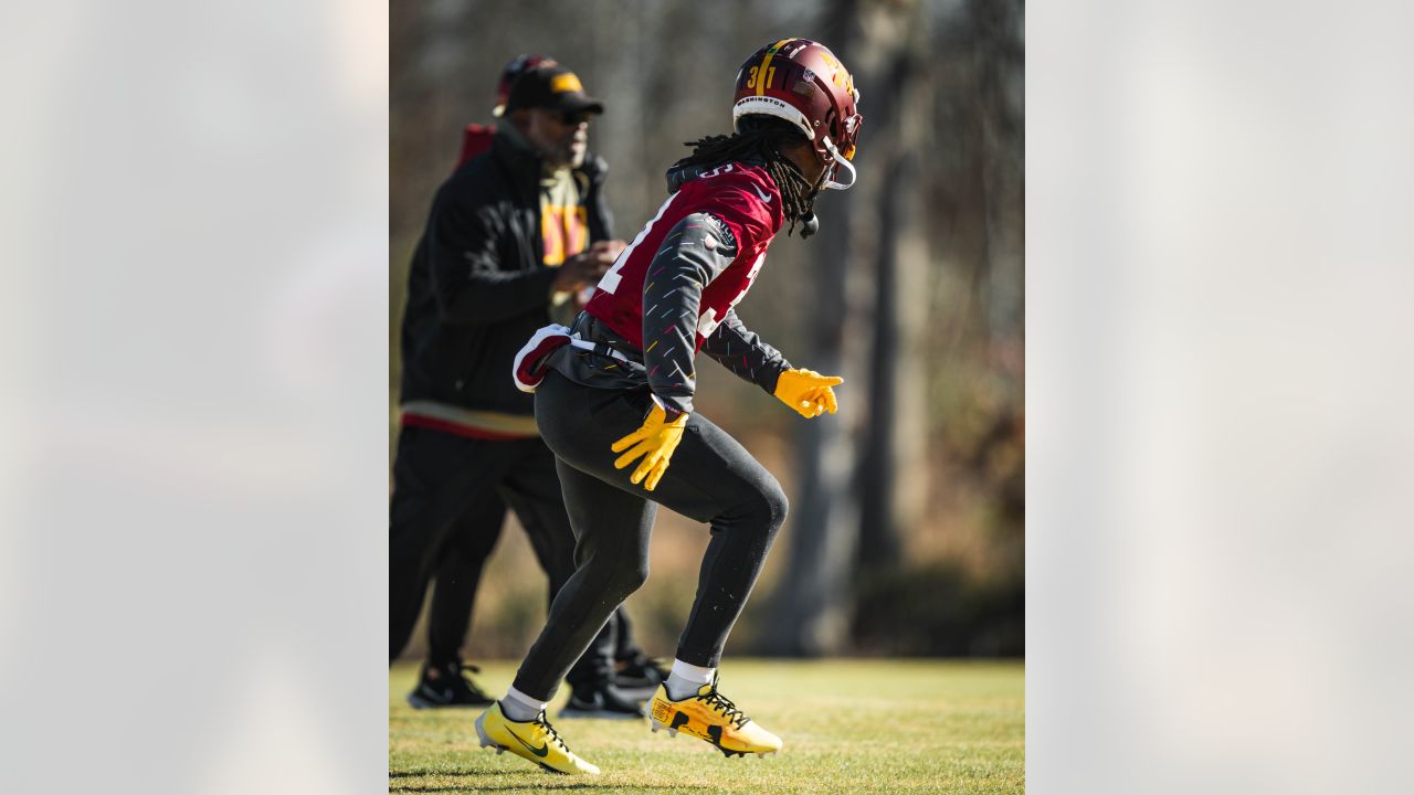 Washington Commanders running back Jonathan Williams (41) runs during an  NFL football game against the Jacksonville Jaguars, Sunday, Sept. 11, 2022  in Landover. (AP Photo/Daniel Kucin Jr Stock Photo - Alamy