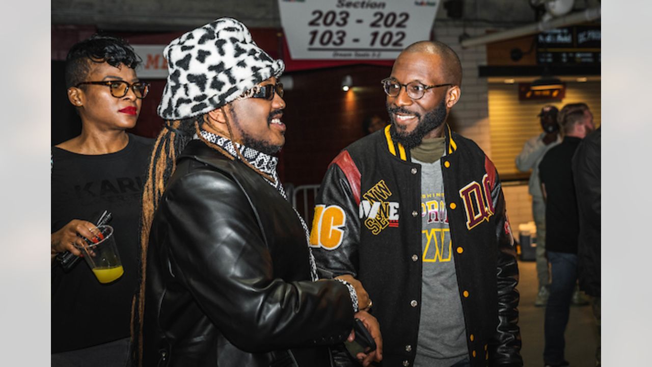 rappers wearing hockey jerseys on X: .@SHAQ wearing a @SeattleKraken jersey.  / X