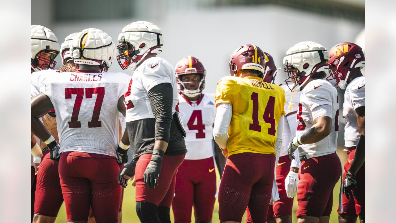 Washington Commanders cornerback Benjamin St-Juste (25) is introduced  before an NFL football game against the Arizona Cardinals, Sunday,  September 10, 2023 in Landover, Maryland. (AP Photo/Daniel Kucin Jr Stock  Photo - Alamy