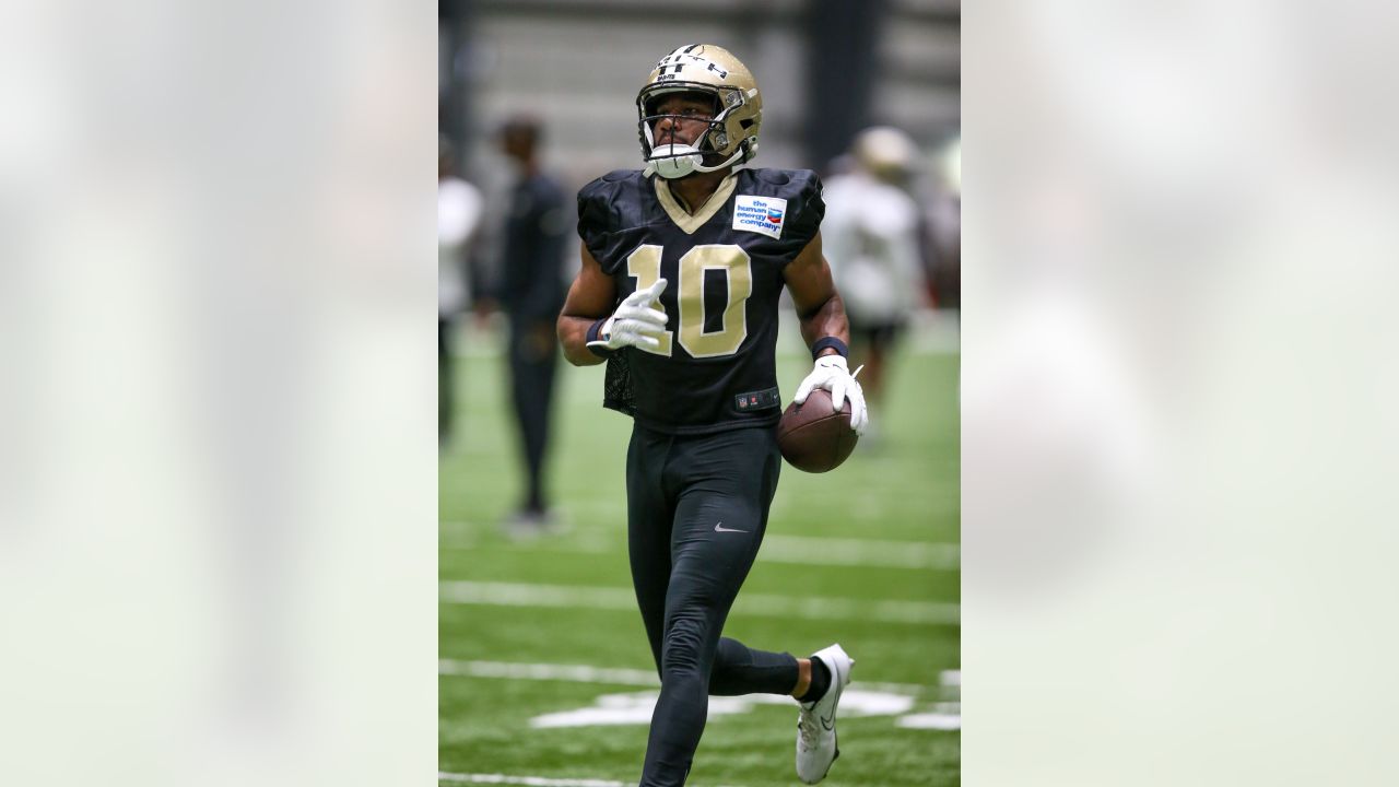 New Orleans Saints wide receiver Chris Olave (12) signs autographs, after  training camp at their NFL football training facility in Metairie, La.,  Saturday, July 30, 2022. (AP Photo/Gerald Herbert Stock Photo - Alamy