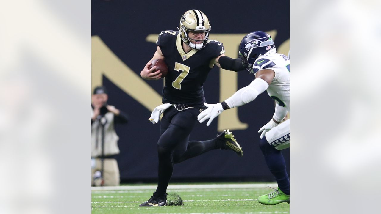 Seattle Seahawks fall 39-32 to New Orleans Saints, Taysom Hill 