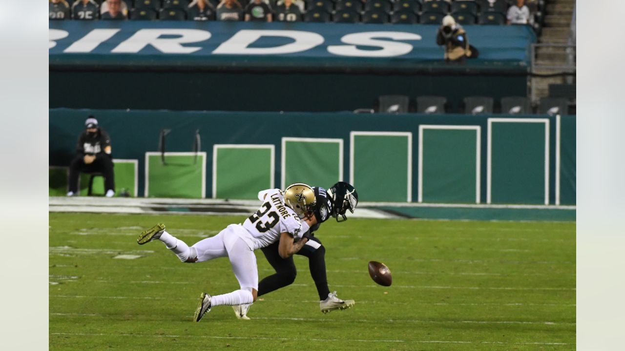 Philadelphia, Pennsylvania, USA. 21st Nov, 2021. Philadelphia Eagles  cornerback Darius Slay (2) in action prior to the NFL game between the New  Orleans Saints and the Philadelphia Eagles at Lincoln Financial Field