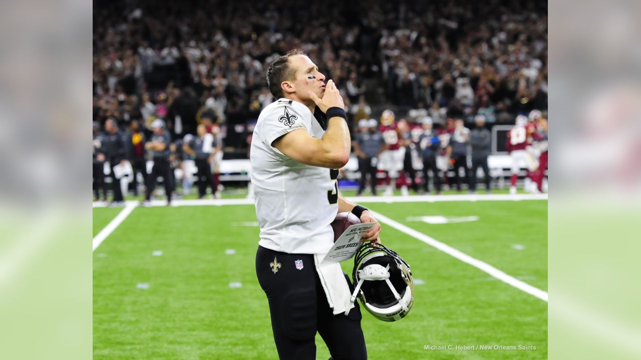 November 29, 2018: New Orleans Saints quarterback Drew Brees #9 under  center during a Thursday Night Football NFL game between the New Orleans  Saints and the Dallas Cowboys at AT&T Stadium in