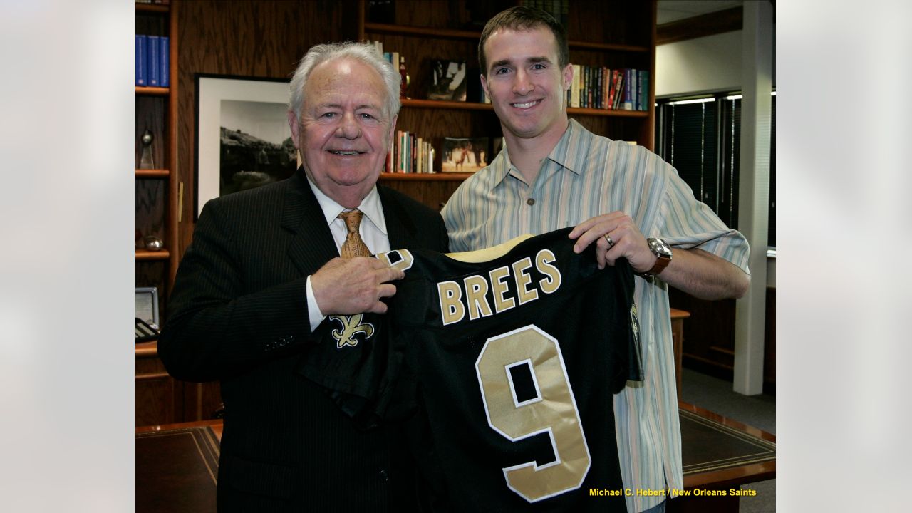 Drew Brees' jersey burned by Saints fans after his comments on