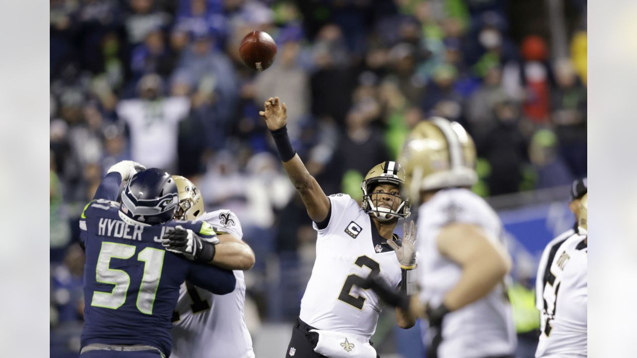 PHOTOS: Seahawks Arrive At Caesars Superdome For Week 5 vs. Saints