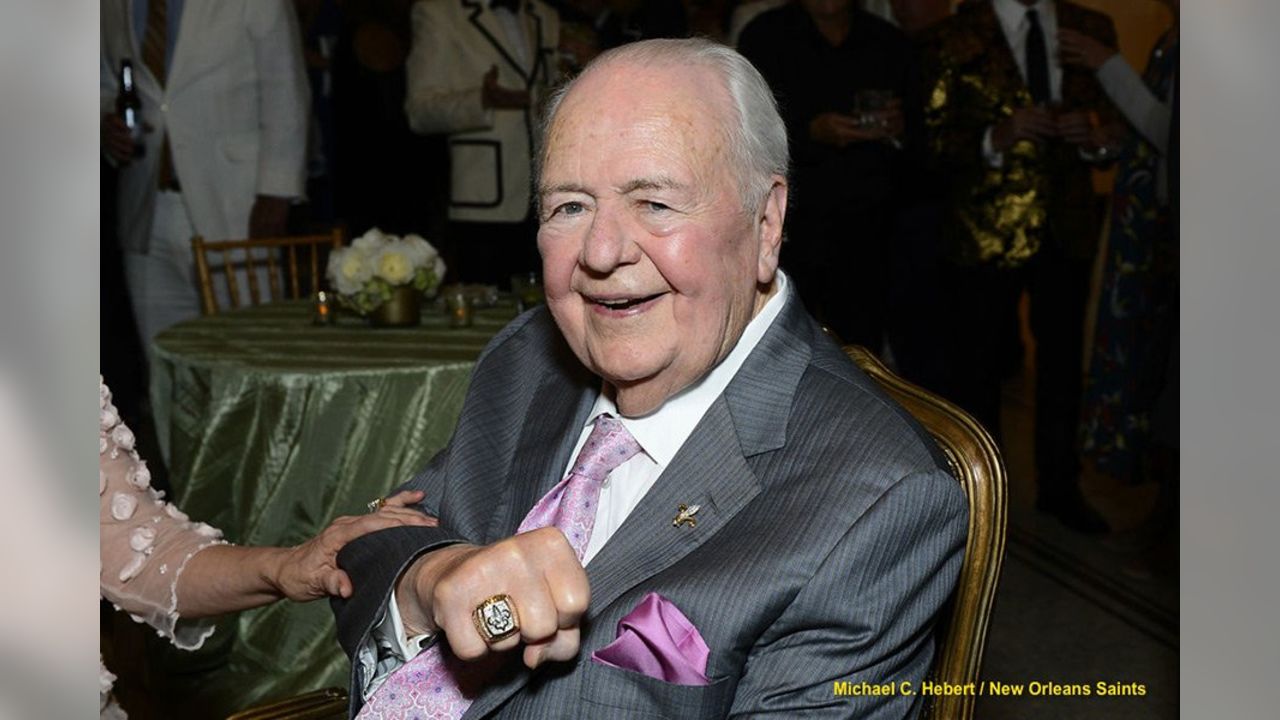 Saints owner Tom Benson memorialized by fans, media and employees