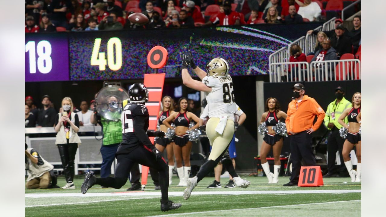 Game Photos  Falcons vs. Saints - Throwback game