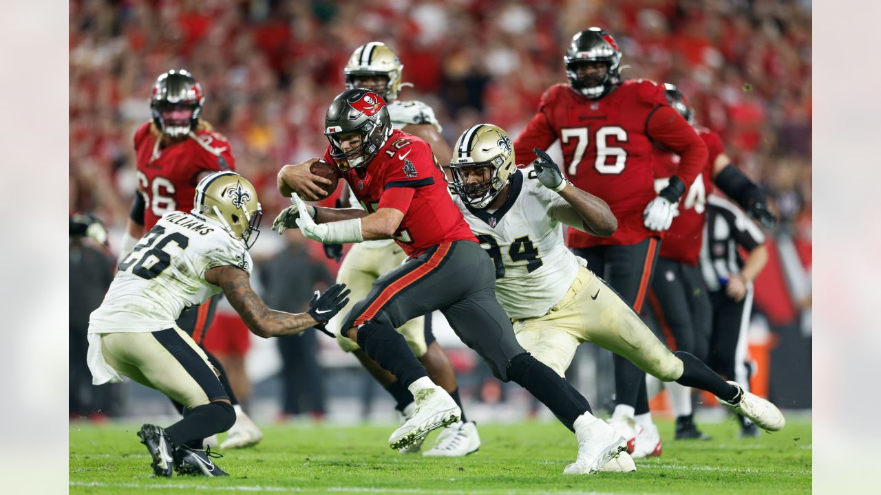 Tampa, Florida, USA. 17th Nov, 2019. New Orleans Saints linebacker Demario  Davis (56) reacts after interception a pass during the NFL game between the New  Orleans Saints and the Tampa Bay Buccaneers