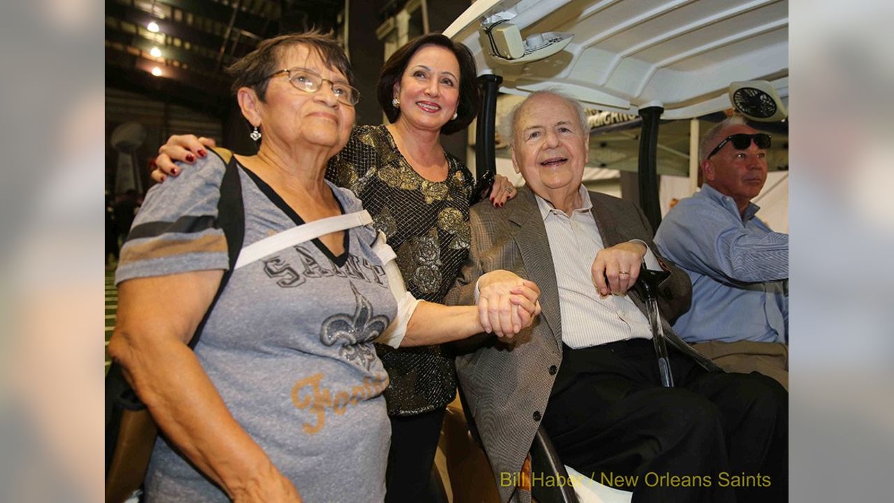 CORRECTED CAPTION**** New Orleans Saints owner Tom Benson parades through  the Superdome with Saints owner/executive vice president Rita Benson  LeBlanc (L) and his wife Gayle Marie Benson (R) after his club beat