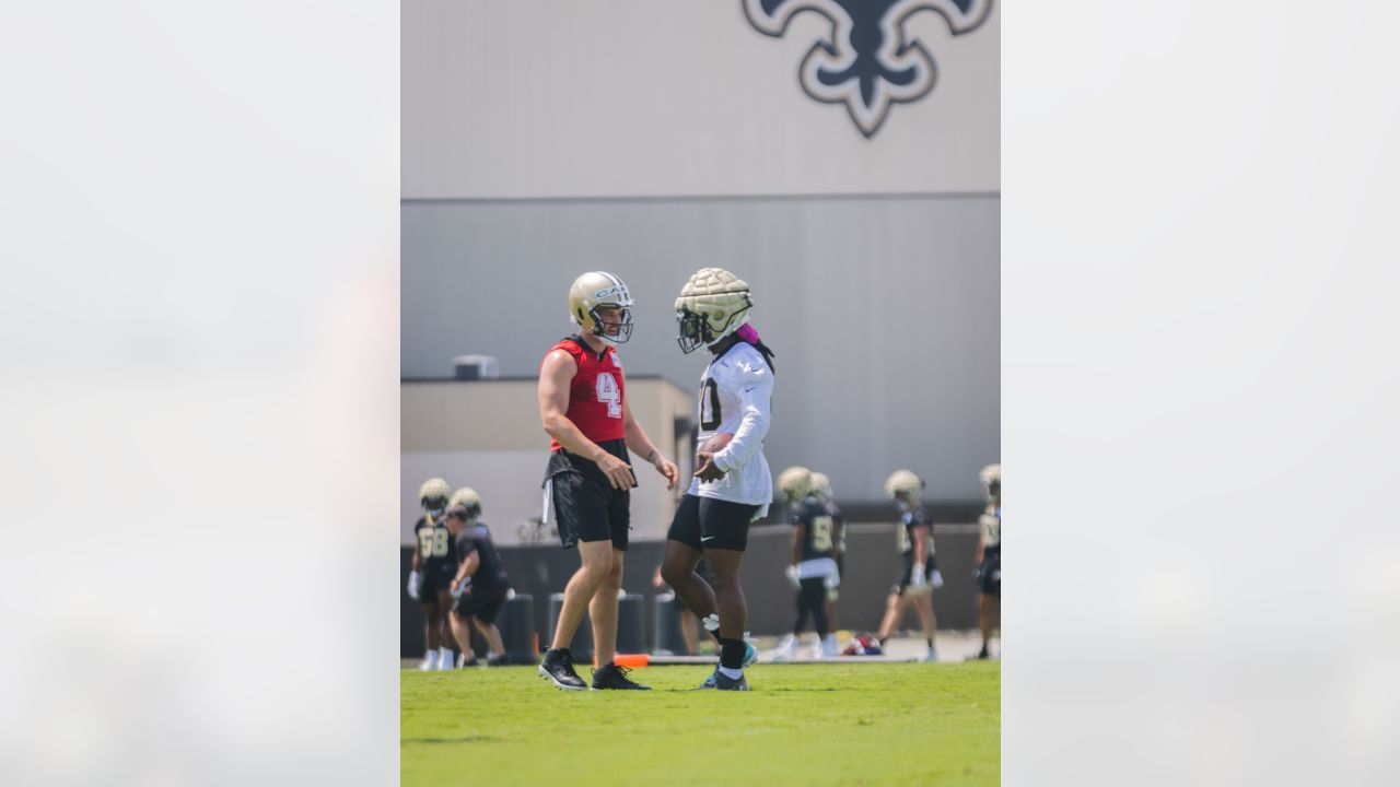 Video: Foster Moreau's first practice as a Saint since cancer diagnosis