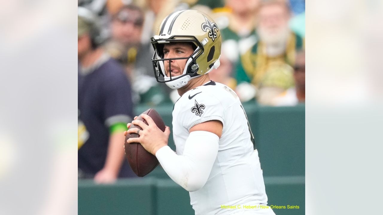 Saints' Derek Carr getting evaluated for shoulder injury after loss to  Packers