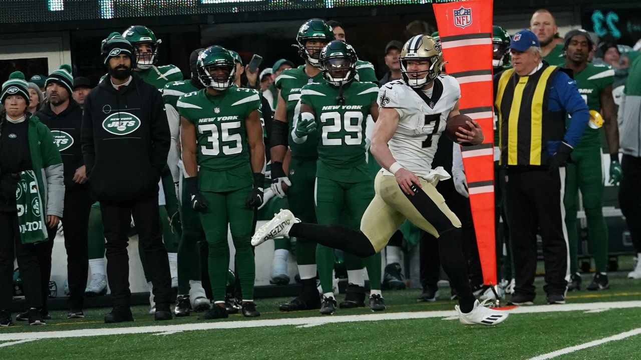 Photos: Game Action  Saints at Jets NFL Week 14 2021