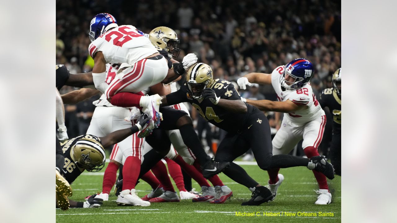 Jones, Barkley lead Giants past Saints, 27-21 in OT