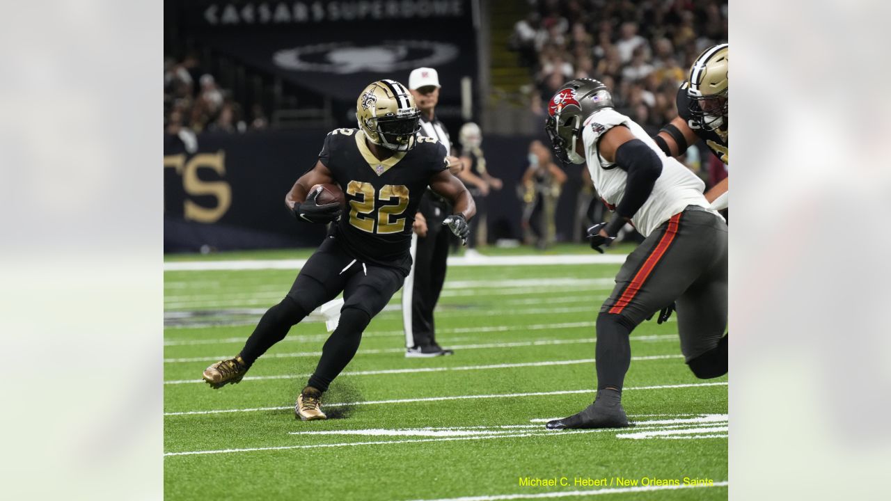 New Orleans Saints linebacker Pete Werner (20) in action during an NFL  football game against the Tampa Bay Buccaneers, Sunday, Sept. 18, 2022, in New  Orleans. (AP Photo/Tyler Kaufman Stock Photo - Alamy