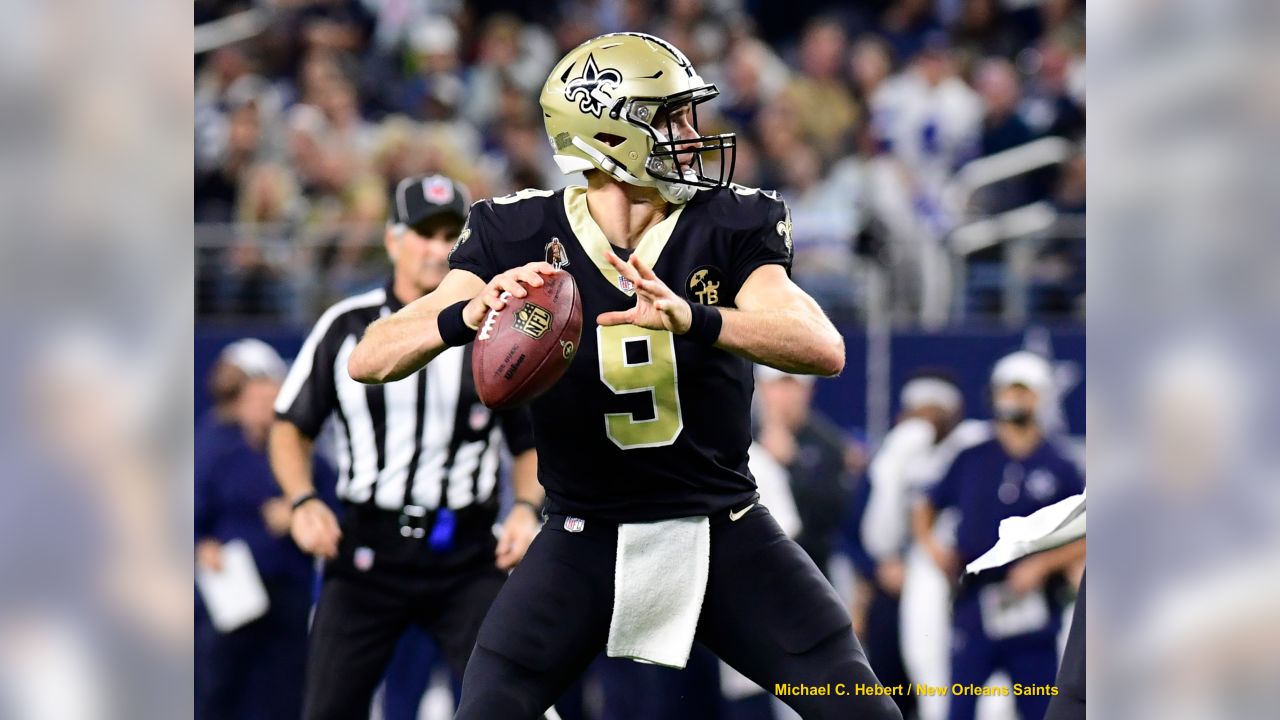 November 29, 2018: New Orleans Saints quarterback Drew Brees #9 under  center during a Thursday Night Football NFL game between the New Orleans  Saints and the Dallas Cowboys at AT&T Stadium in