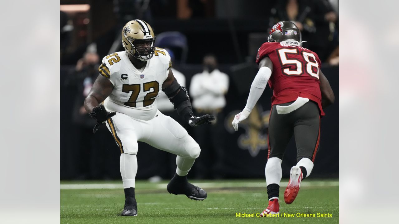 Tampa Bay Buccaneers Carnell Williams on the sidelines of the Louisiana  Superdome during action against the New Orleans Saints October 8, 2006. The  Saints defeated the Buccaneers 24-21. (UPI Photo/A.J. Sisco Stock