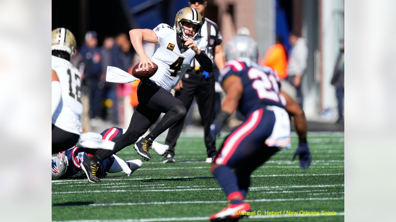 Cameron Jordan Flexes With His Sneakers Before Saints Game