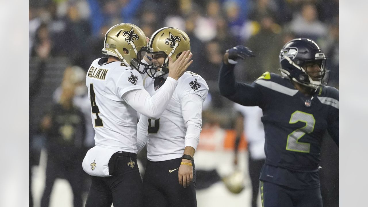 PHOTOS: Seahawks Arrive At Caesars Superdome For Week 5 vs. Saints