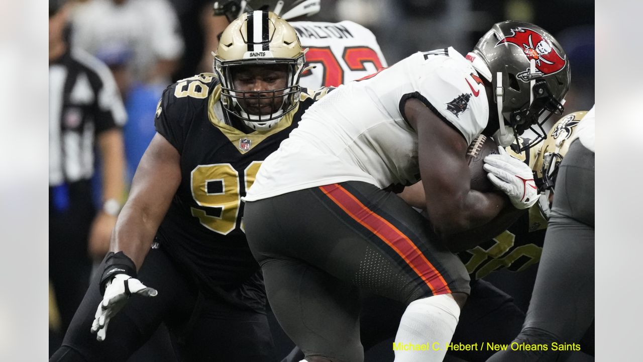 Saints to wear their black helmets in Monday night game vs. Buccaneers