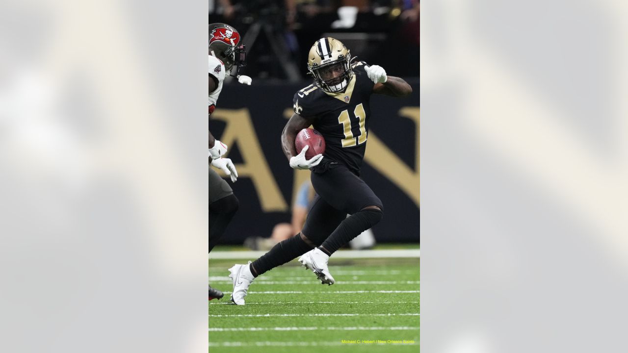 New Orleans Saints linebacker Pete Werner (20) in action during an NFL  football game against the Tampa Bay Buccaneers, Sunday, Sept. 18, 2022, in New  Orleans. (AP Photo/Tyler Kaufman Stock Photo - Alamy