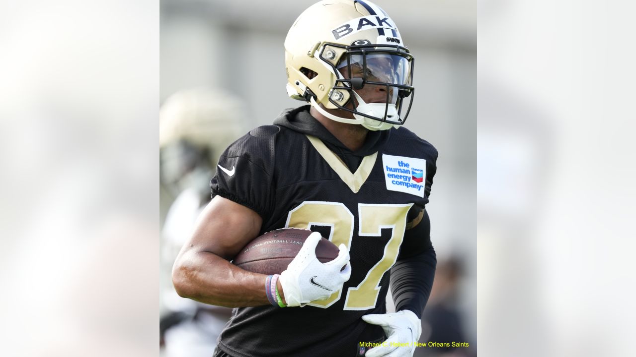 New Orleans Saints players adjust to Guardian Caps during training