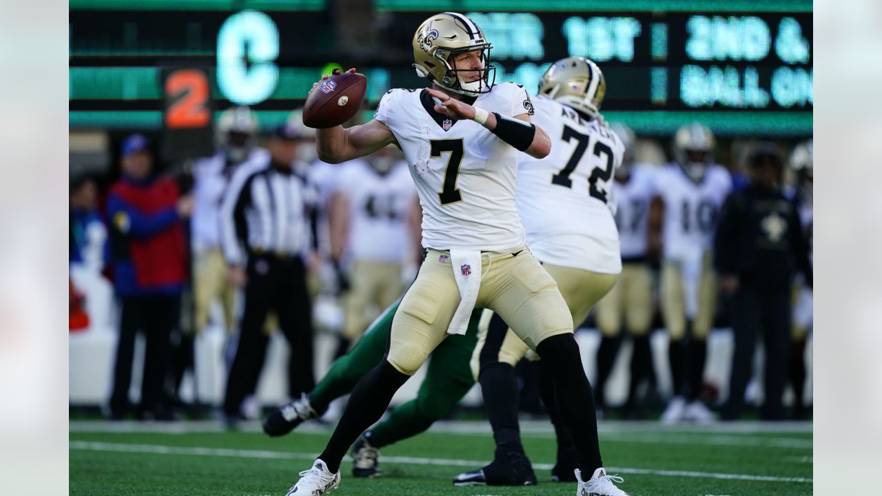 Photos: Game Action  Saints at Jets NFL Week 14 2021