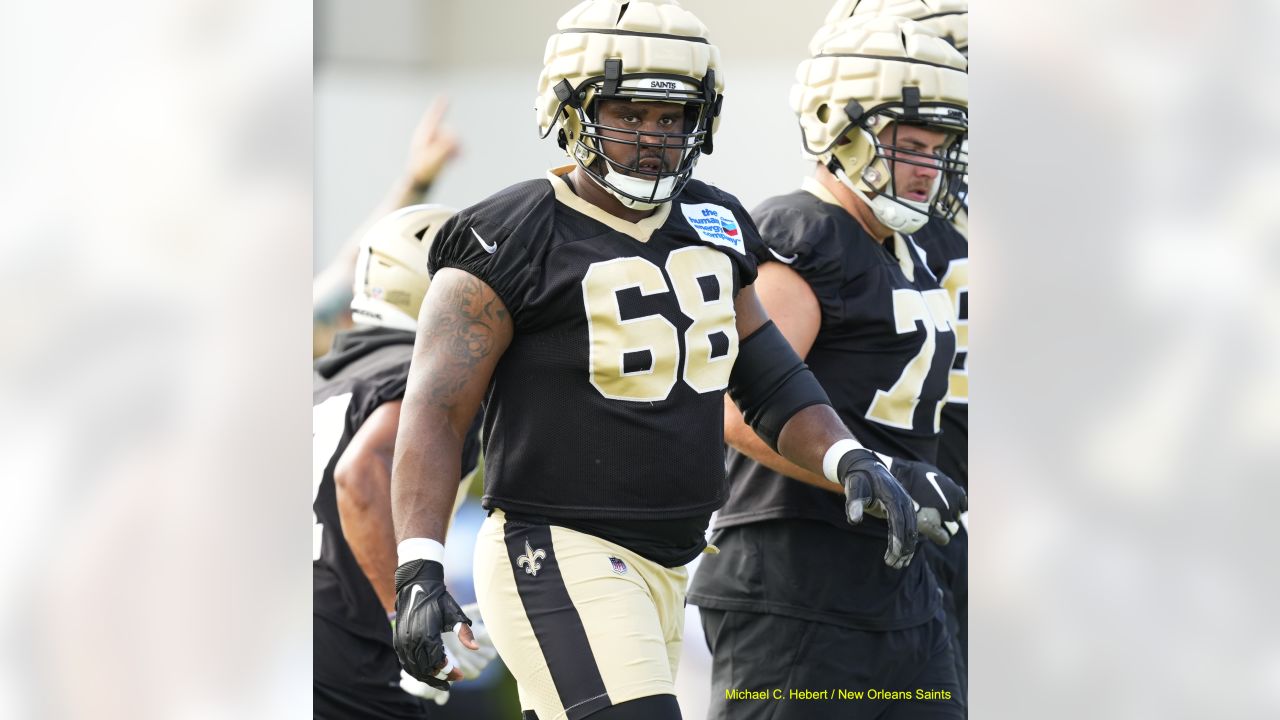 New Orleans Saints players adjust to Guardian Caps during training