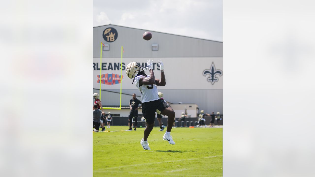 Foster Moreau overcomes cancer, makes inspiring return to New Orleans Saints