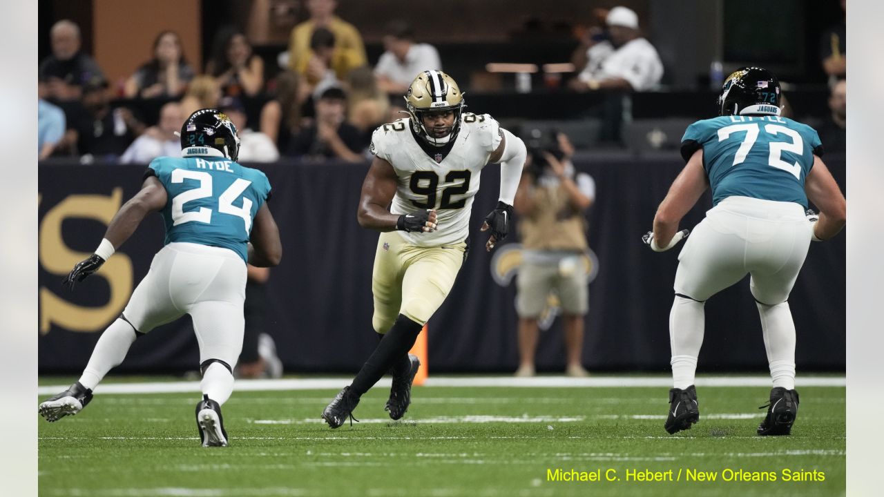 Inside the superdome, NFL New Orleans Saints defeat the Jac…