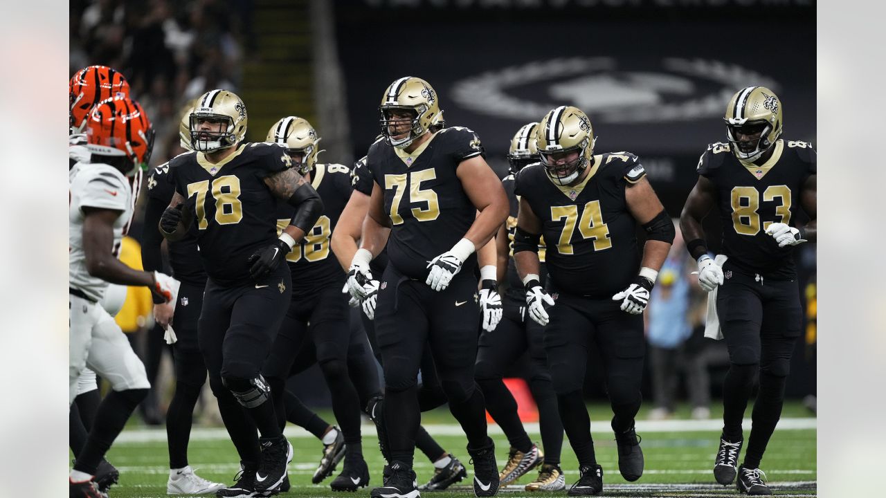 Check out photos of New Orleans Saints guards and centers Erik McCoy, Andrus Peat, Cesar Ruiz, Josh Andrews, and Calvin Throckmorton in action throughout the 2022 season.