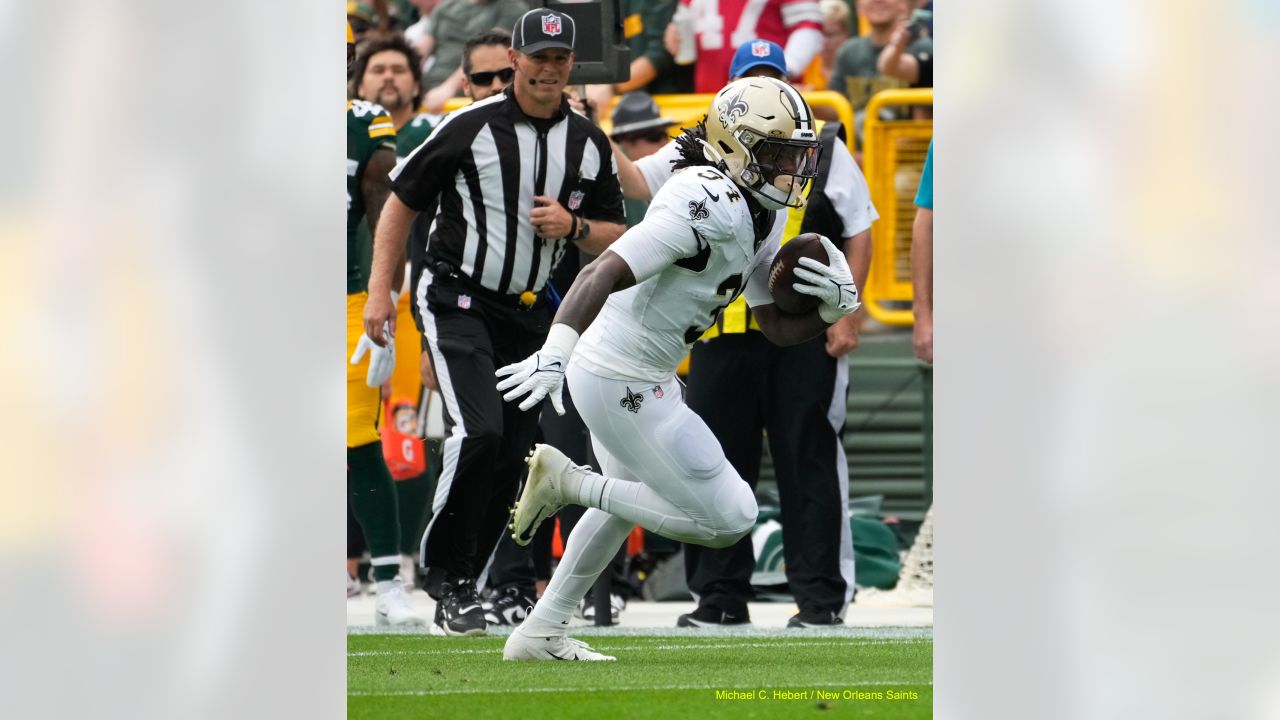 NFL Week 3: Saints RB Tony Jones powers through Packers defense