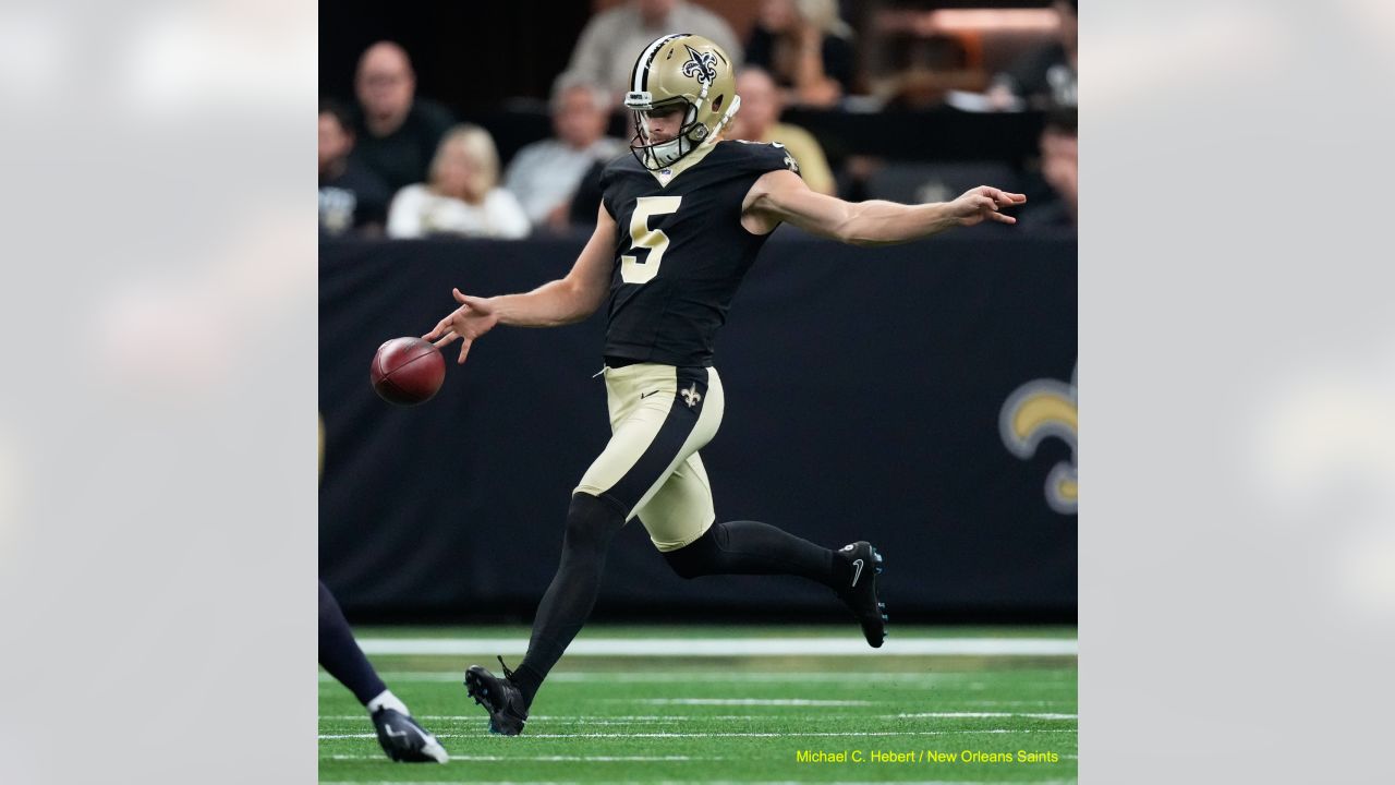 New Orleans, USA. 27th Aug, 2023. New Orleans Saints tight end Jimmy Graham  (80) catches a pass against Houston Texans linebacker Christian Harris (48)  during a National Football League preseason game at