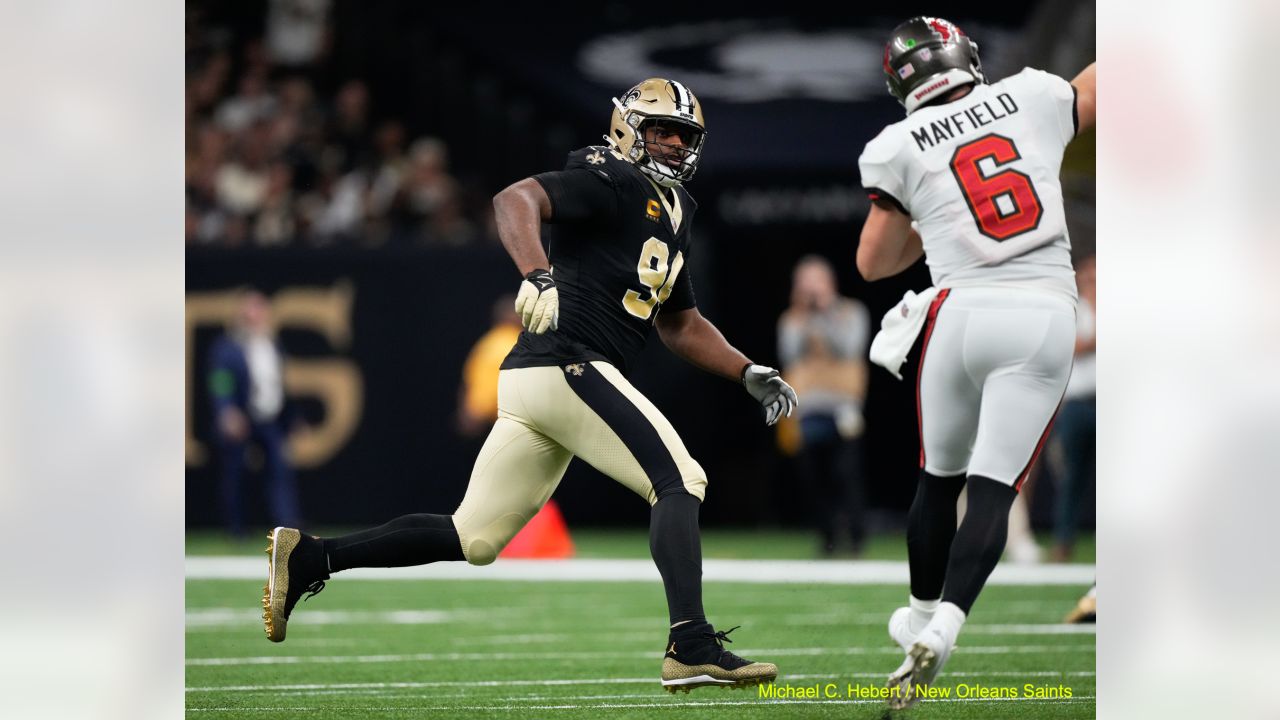 Saints' Carr ineffecient, Mayfield shines for Buccaneers despite