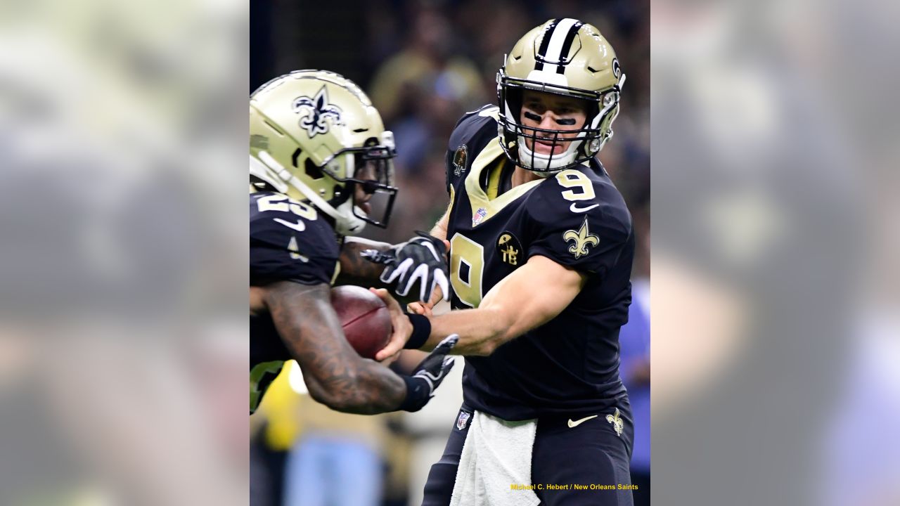 November 29, 2018: New Orleans Saints quarterback Drew Brees #9 under  center during a Thursday Night Football NFL game between the New Orleans  Saints and the Dallas Cowboys at AT&T Stadium in