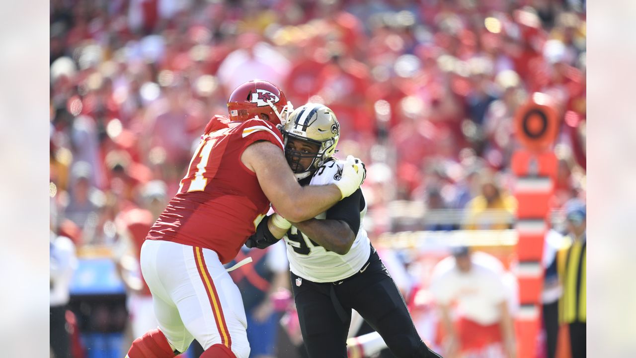 Saints star Cameron Jordan squeezes into dad's Pro Bowl jersey for Steve  Jordan Vikings Ring of Honor induction – Twin Cities