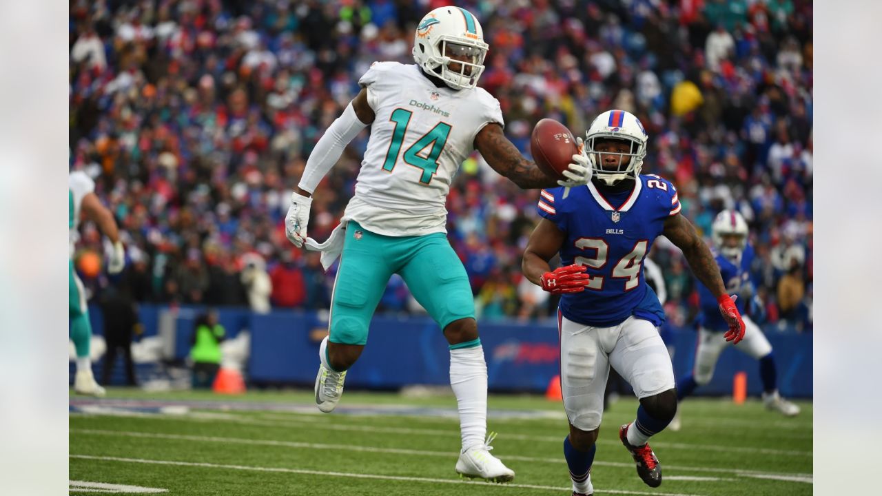 Saints signing wide receiver Jarvis Landry. (via @tompelissero