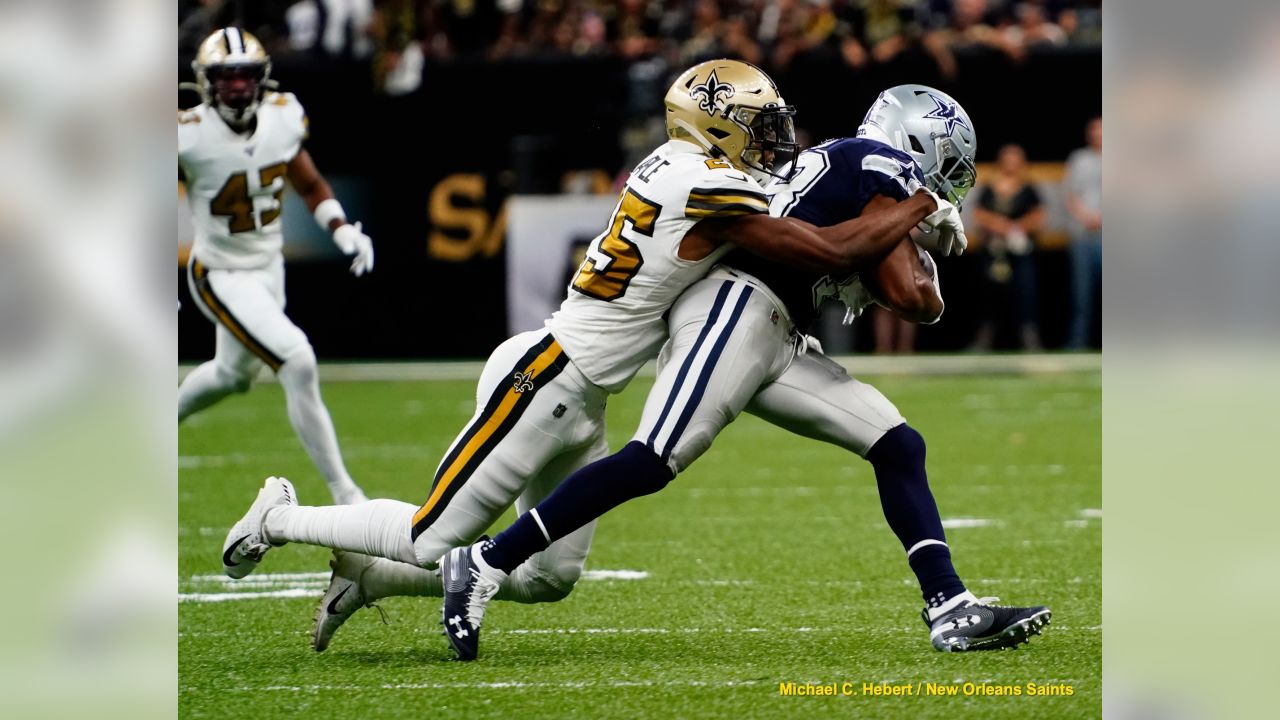 Ezekiel Elliott spoils Cowboys throwback helmets for Thanksgiving